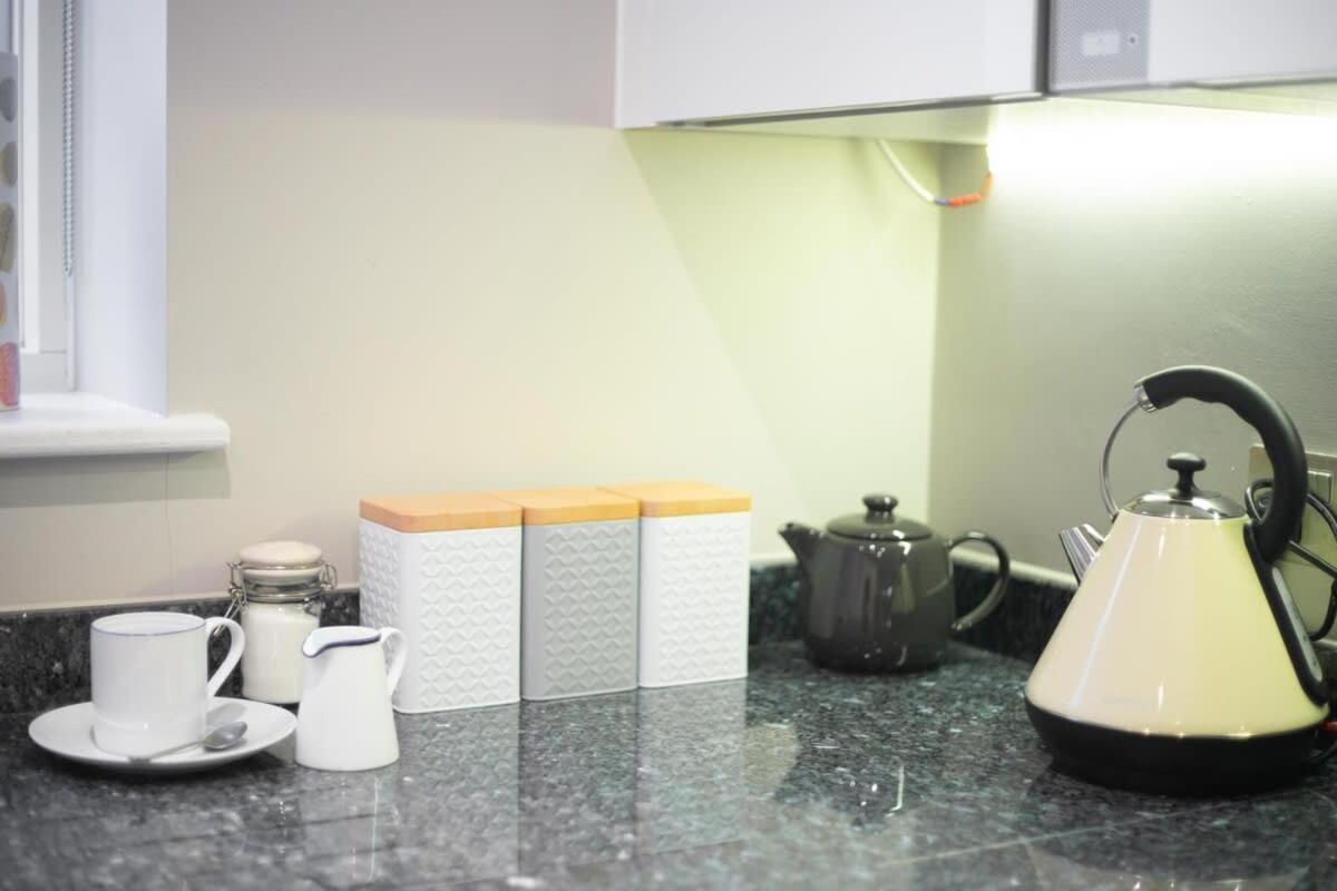 Deluxe Apartment Near Cabot Circus W Parking Sleeps 5 Bristol Exterior foto