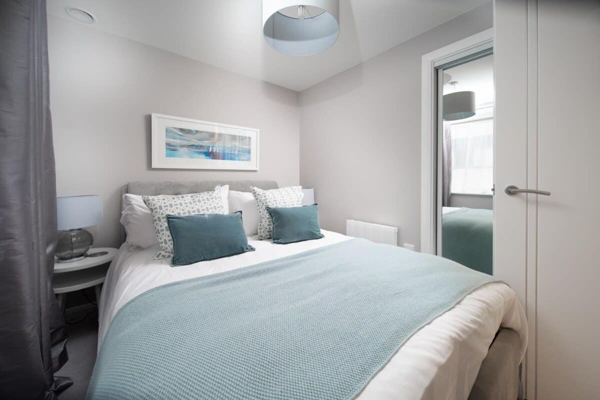 Deluxe Apartment Near Cabot Circus W Parking Sleeps 5 Bristol Exterior foto